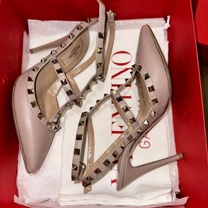 Valentino Garavani Rockstud ankle strap pump in patent leather  size 7.5